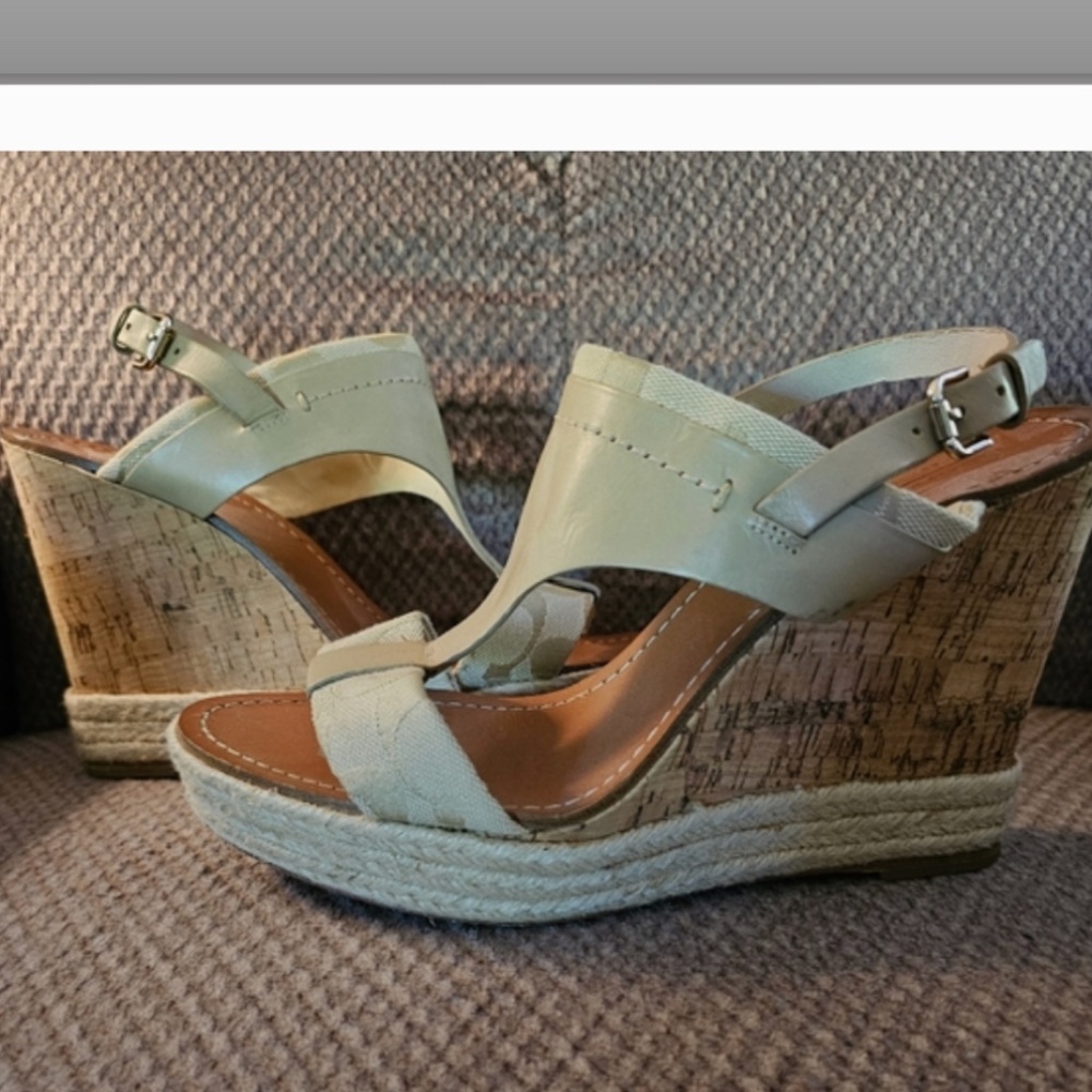 💥Beautiful COACH Wedges 8.5 M - Neutral color-leather & Coach print💥💥